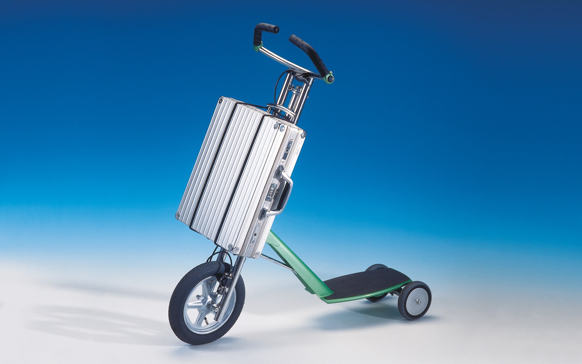 ITO Design in-house study city cityscooter with attached aluminium suitcase, created in 1992