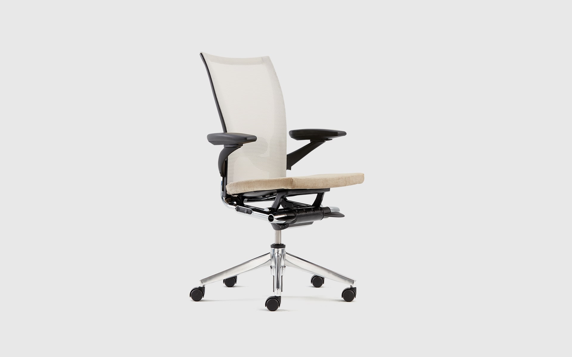 Light-colored Haworth X99 office chair by ITO Design