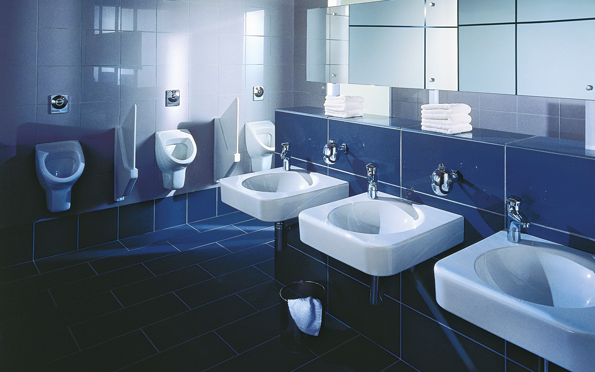 Minimalistische weisse Waschbecken für Villeroy & Boch von ITO Design, 2001 entworfen