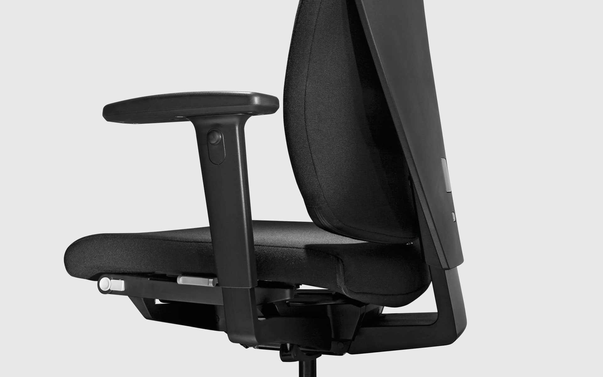 Close-up of the K+N Signeta office chair by ITO Design in black