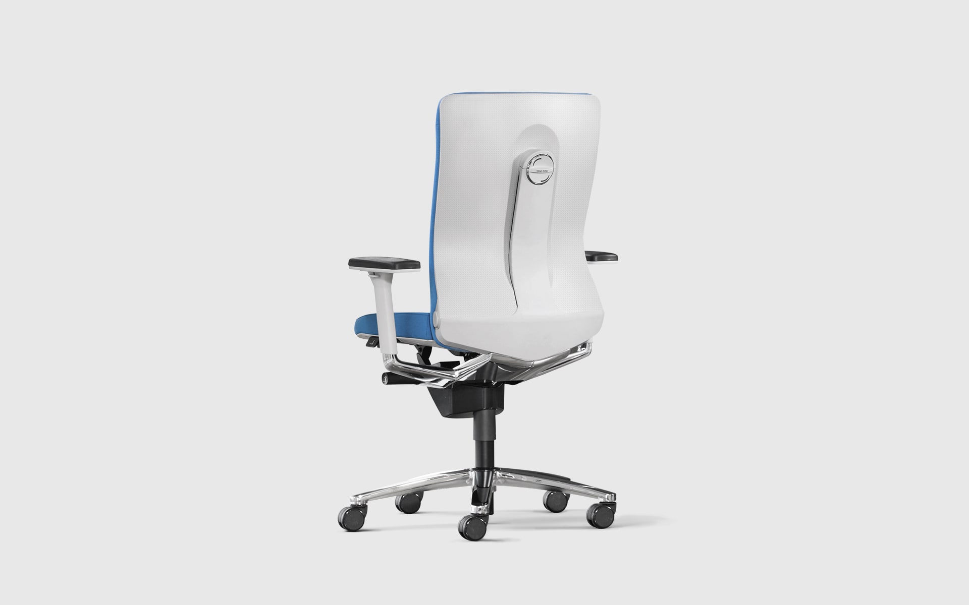 König + Neurath Lamiga office chair by ITO Design with ergonomic white backrest and blue upholstery