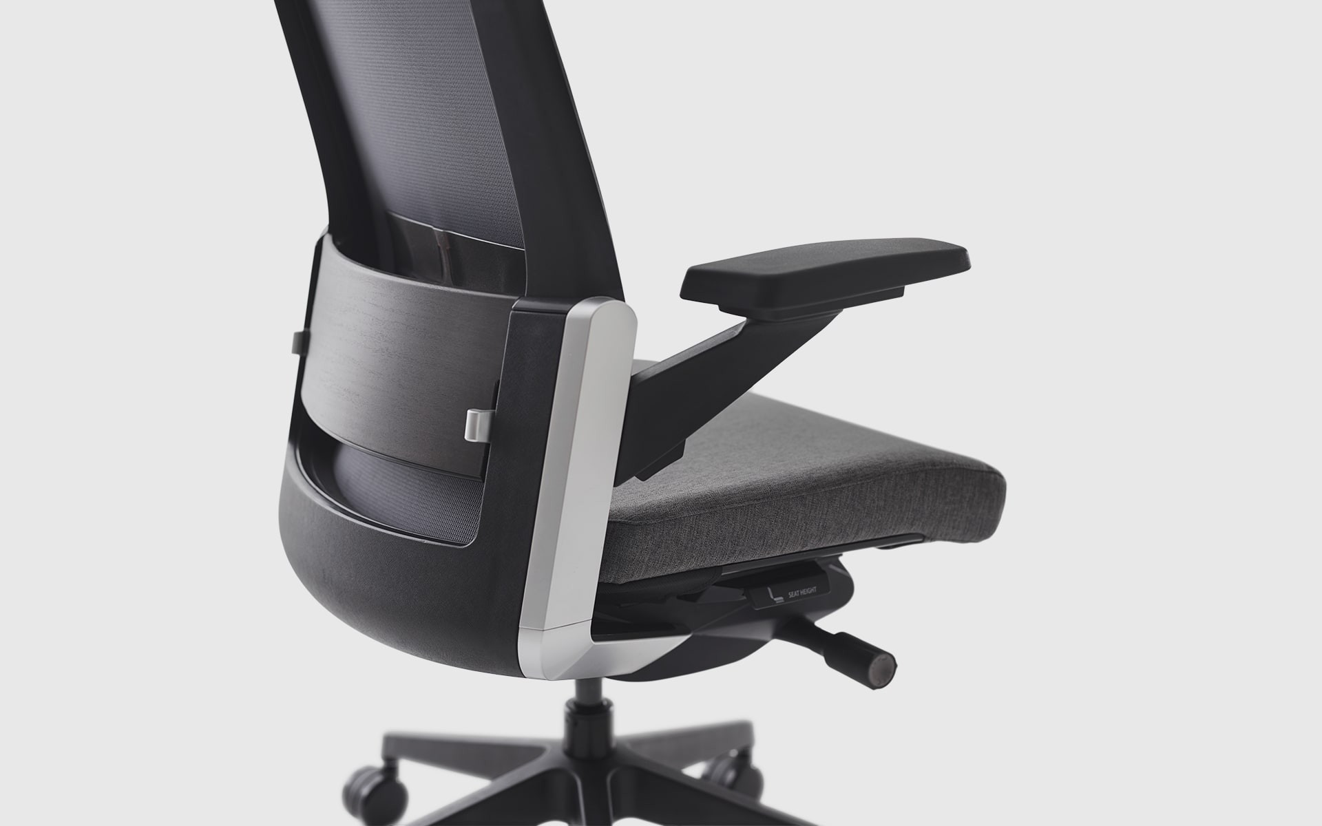 Close-up of the Sidiz T80 executive office chair by ITO Design with gray upholstery