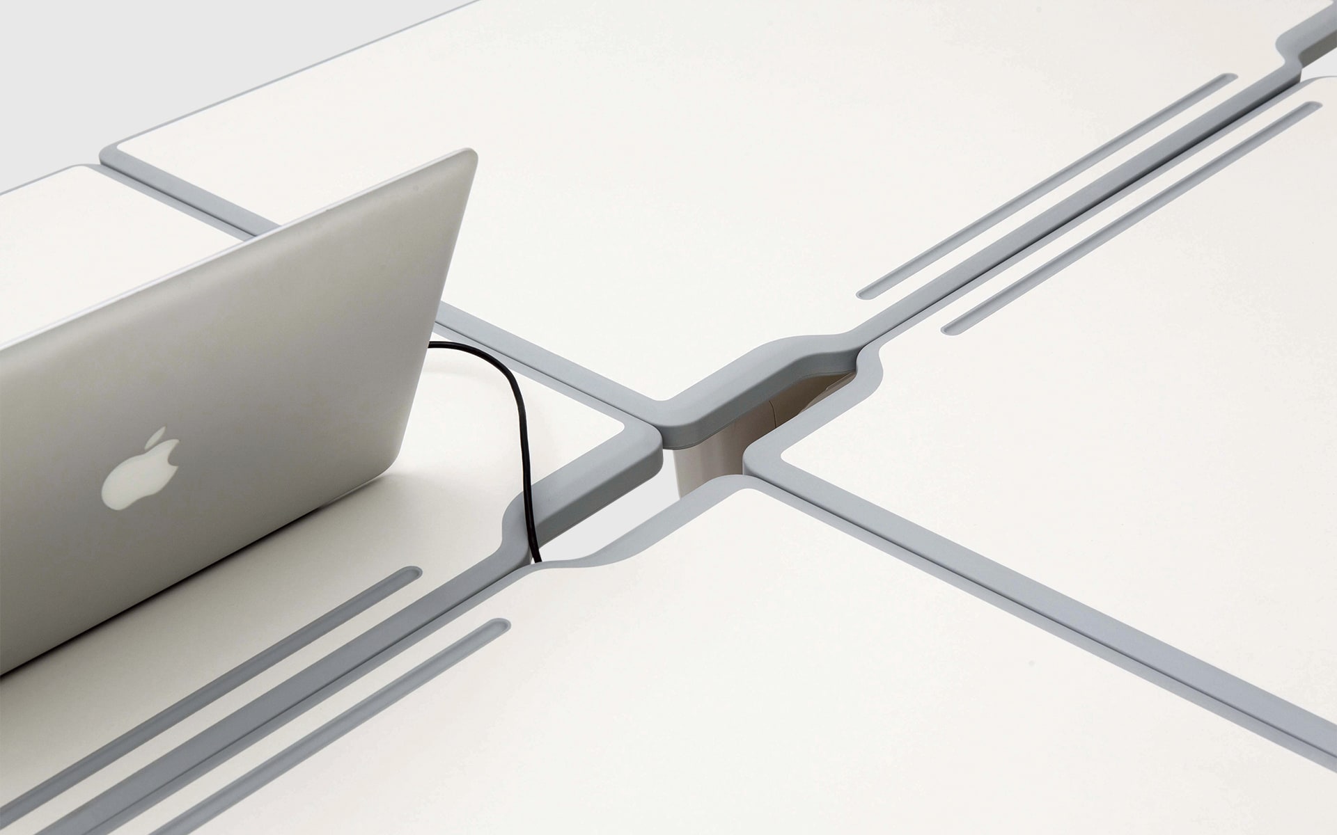 Close-up of the cable recess of the collaborative table system Fursys Align by ITO Design