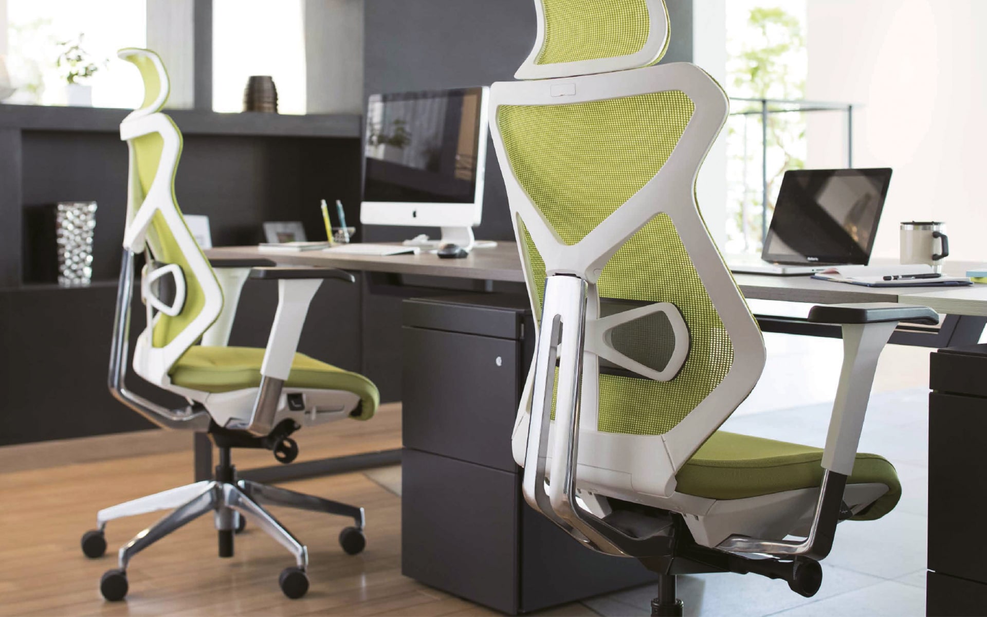 Two ITOKI Sequa office chairs by ITO Design in white and apple-green at desk