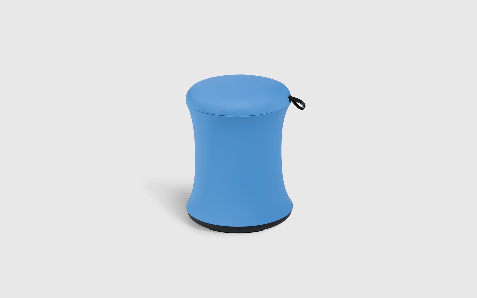 Uebobo Hocker, entwickelt von ITO Design, in Blau