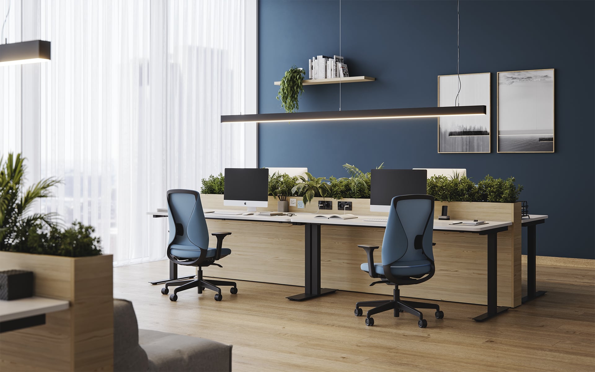 Comfordy Silhouette Bürostuhl von ITO Design mit hellblauem Polster in modernem Büro mit vielen Pflanzen
