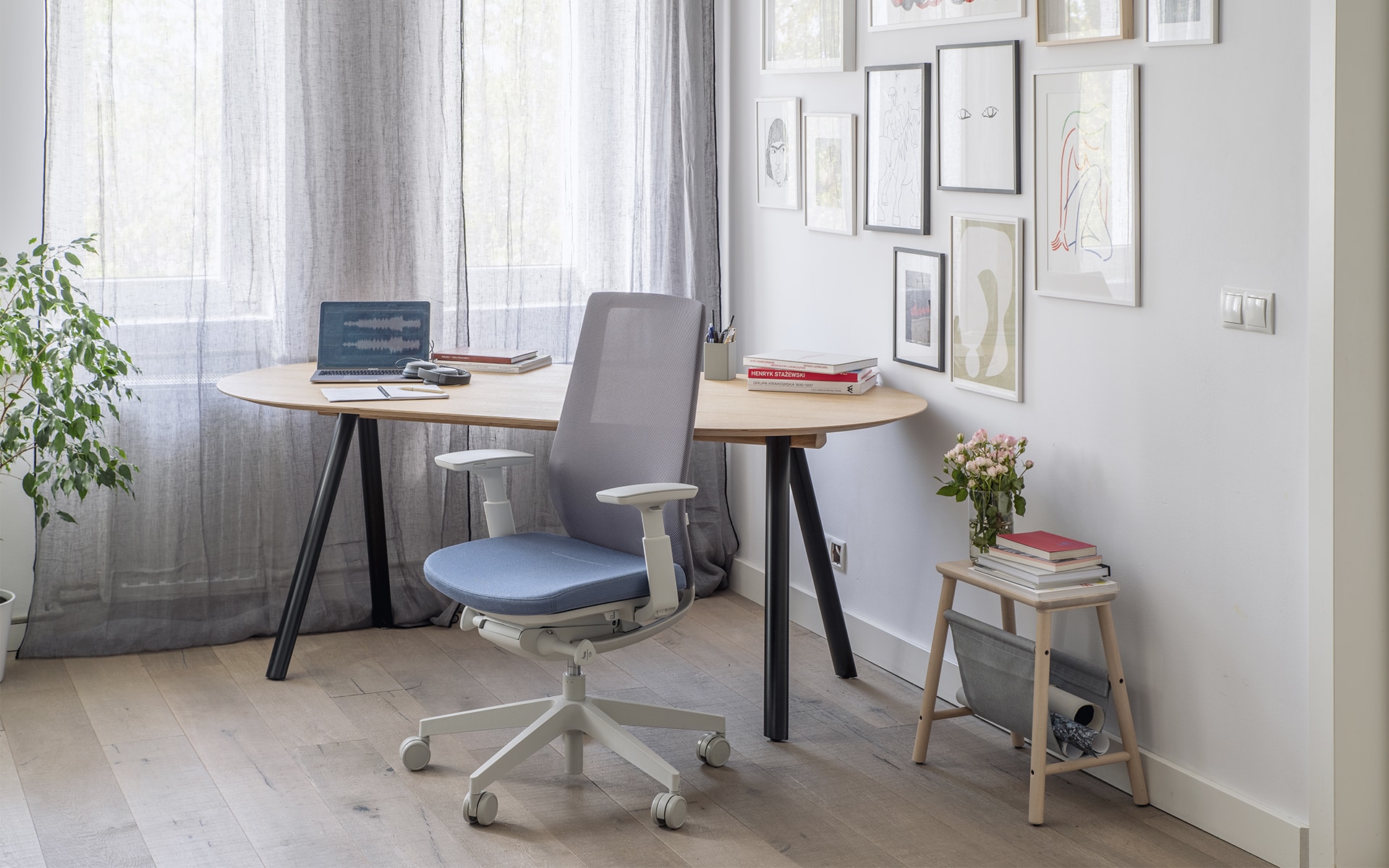 Grau-blauer Profim Accis Pro Bürostuhl von ITO Design in gemütlichem Homeoffice